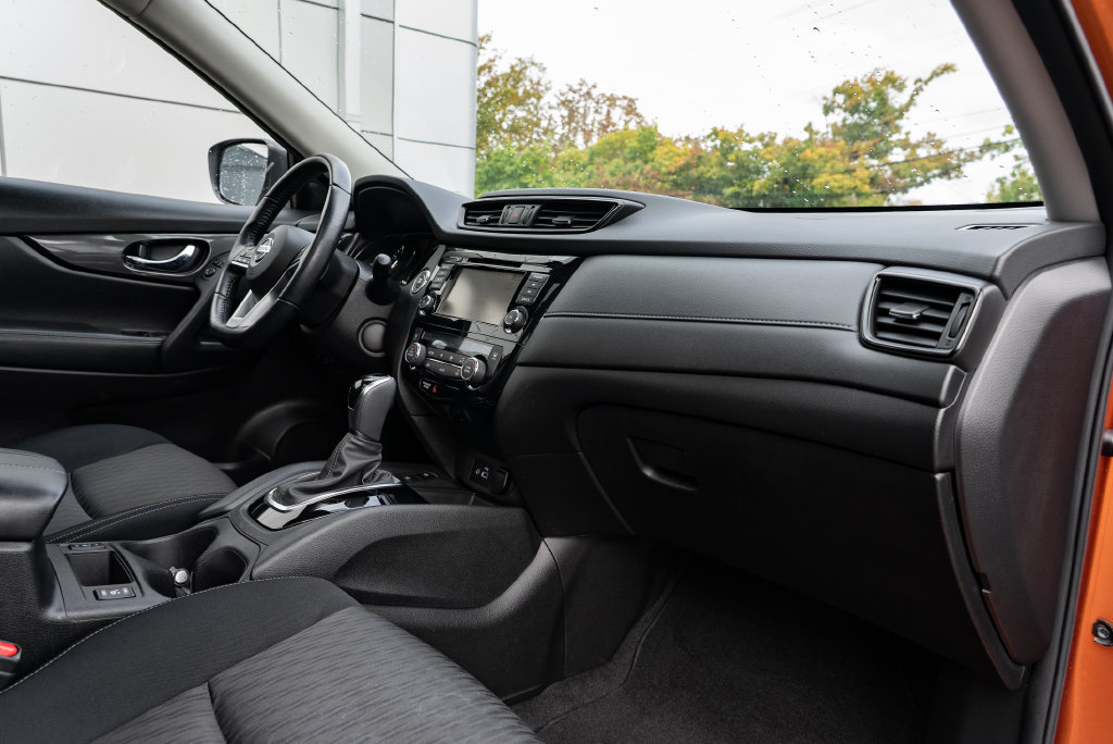 Used 2020 Nissan Rogue SV w/ Sun & Sound Touring Package AWD/4WD image 29