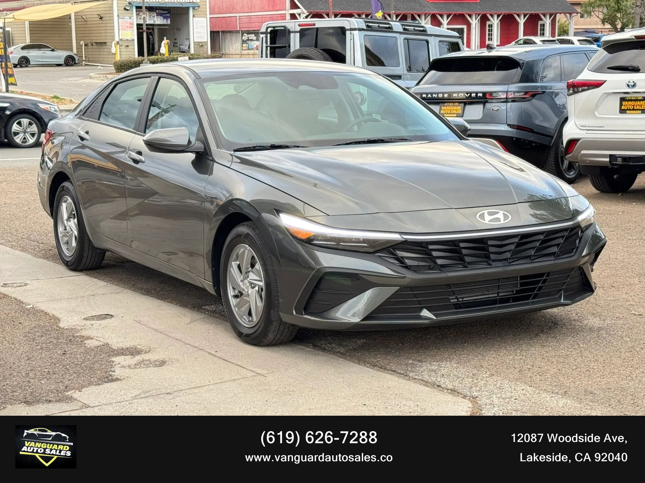 Used 2025 Hyundai Elantra SE FWD image 1