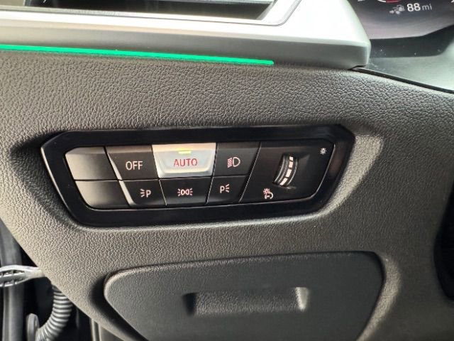 Used 2021 BMW 330e xDrive image 27