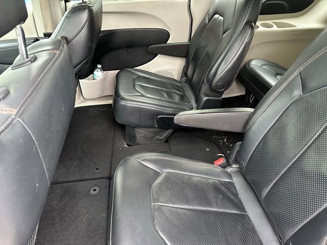 Used 2018 Chrysler Pacifica Touring-L w/ Tire & Wheel Group FWD image 10