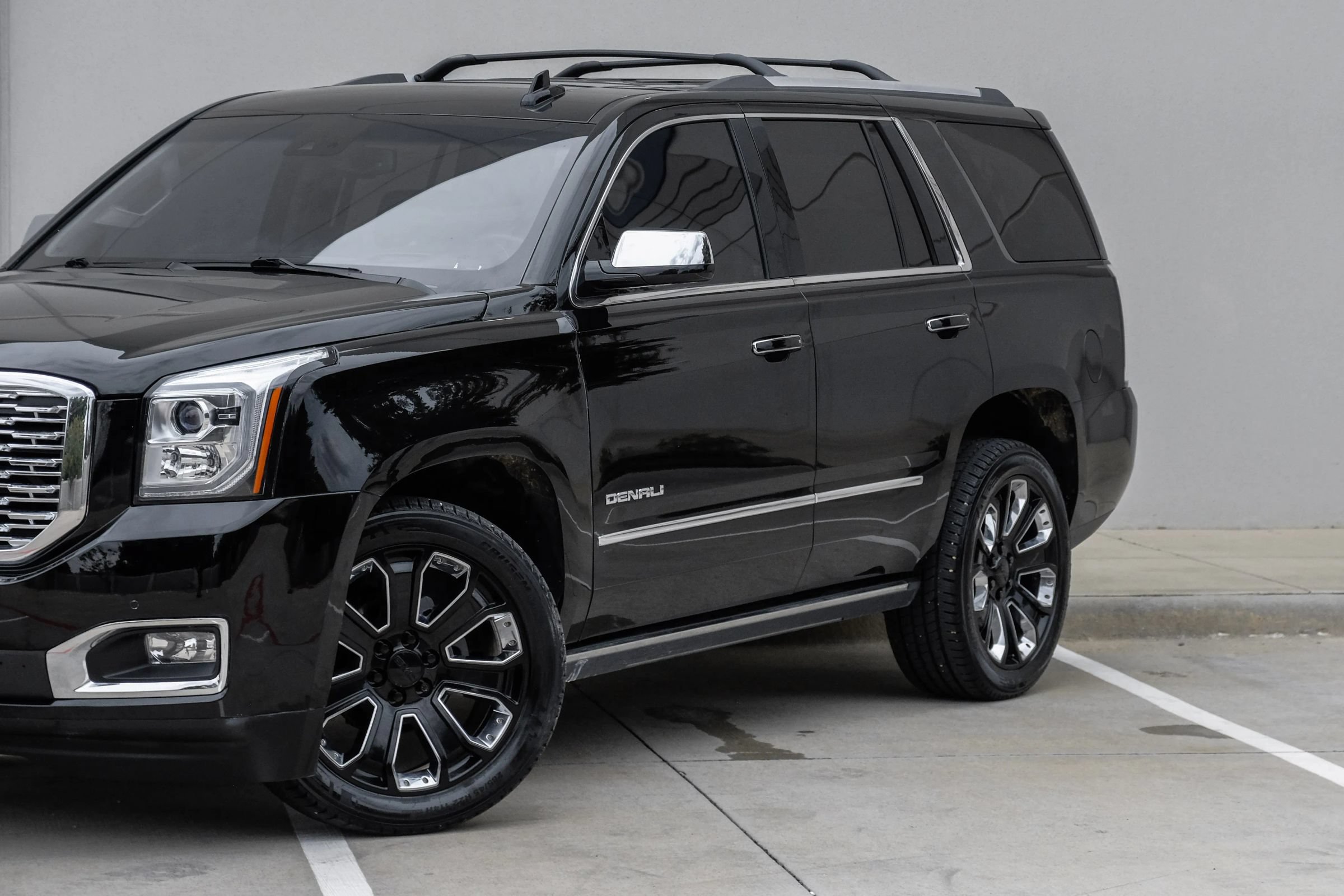 Used 2019 GMC Yukon Denali w/ Denali Ultimate Black Edition AWD/4WD image 9