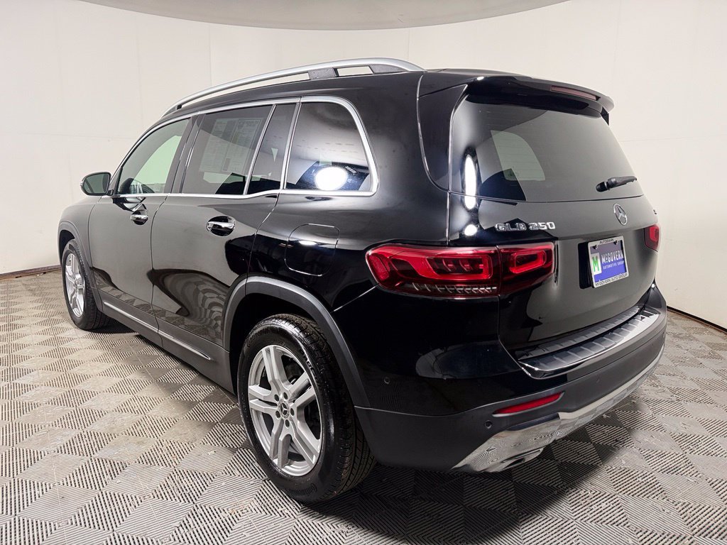 Used 2023 Mercedes-Benz GLB 250 4MATIC w/ Premium Package image 4