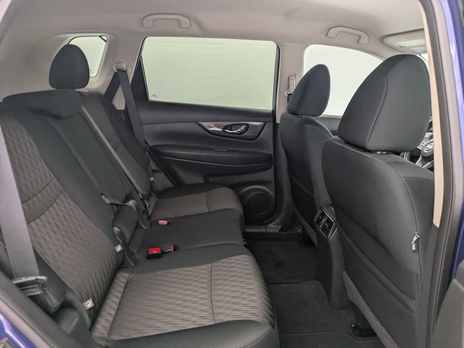 Used 2018 Nissan Rogue SV AWD/4WD image 21