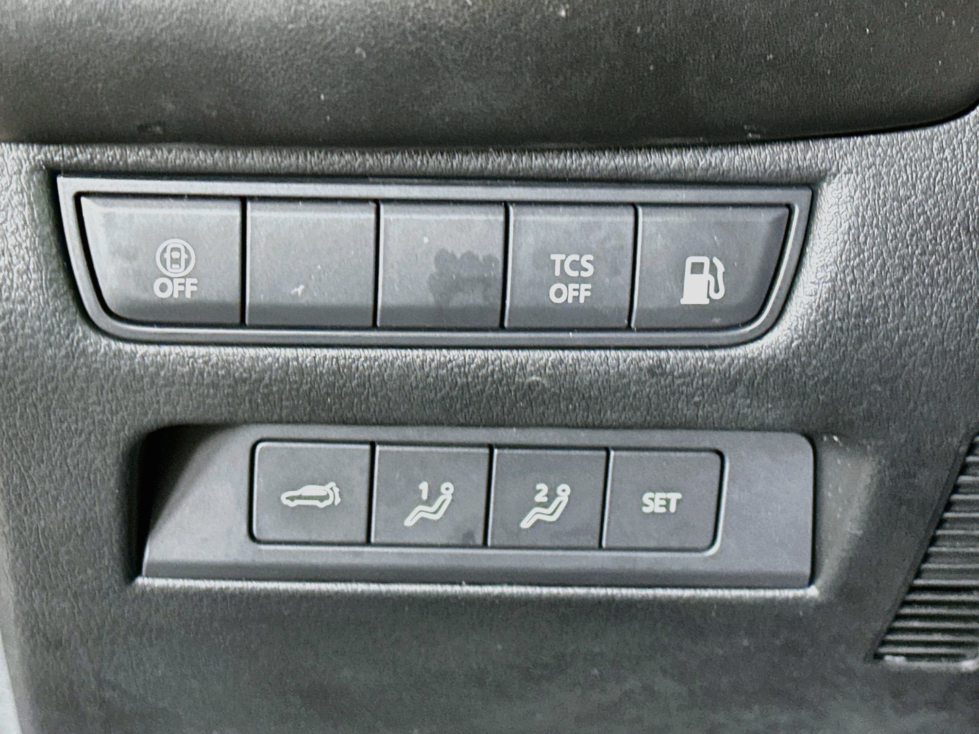 Used 2025 MAZDA CX-50 AWD 2.5 Hybrid w/ Premium Pkg image 17