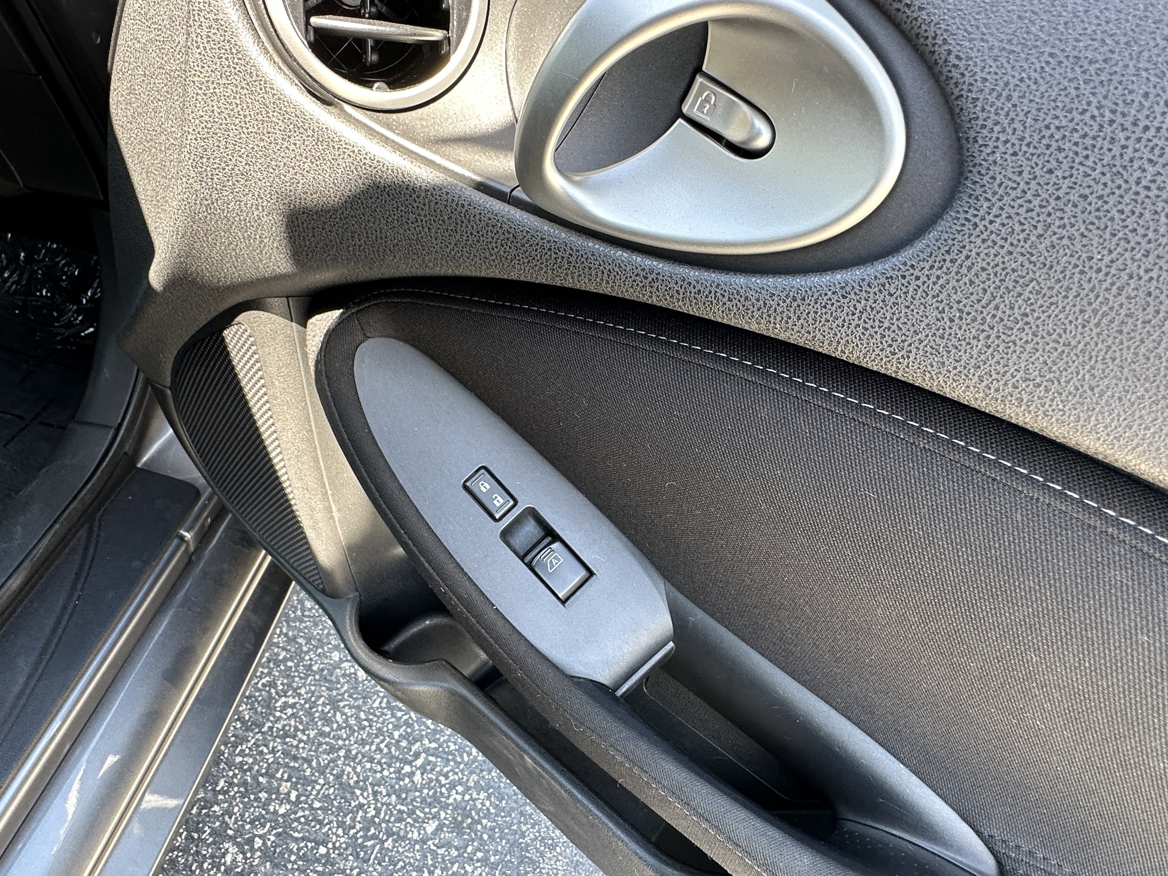 Used 2014 Nissan 370Z Roadster image 18