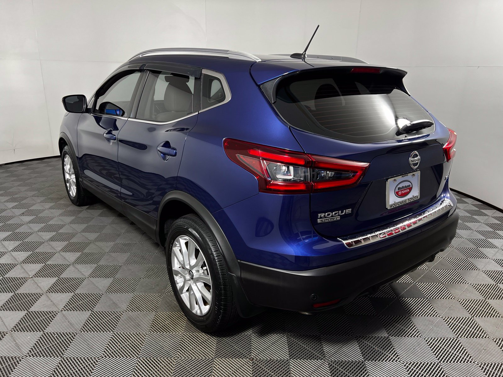 Used 2021 Nissan Rogue Sport SV FWD image 7