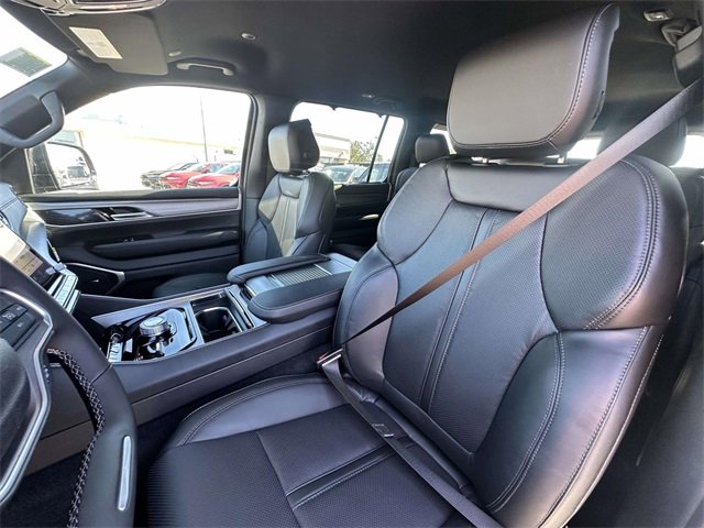 New 2025 Jeep Wagoneer 4WD image 5
