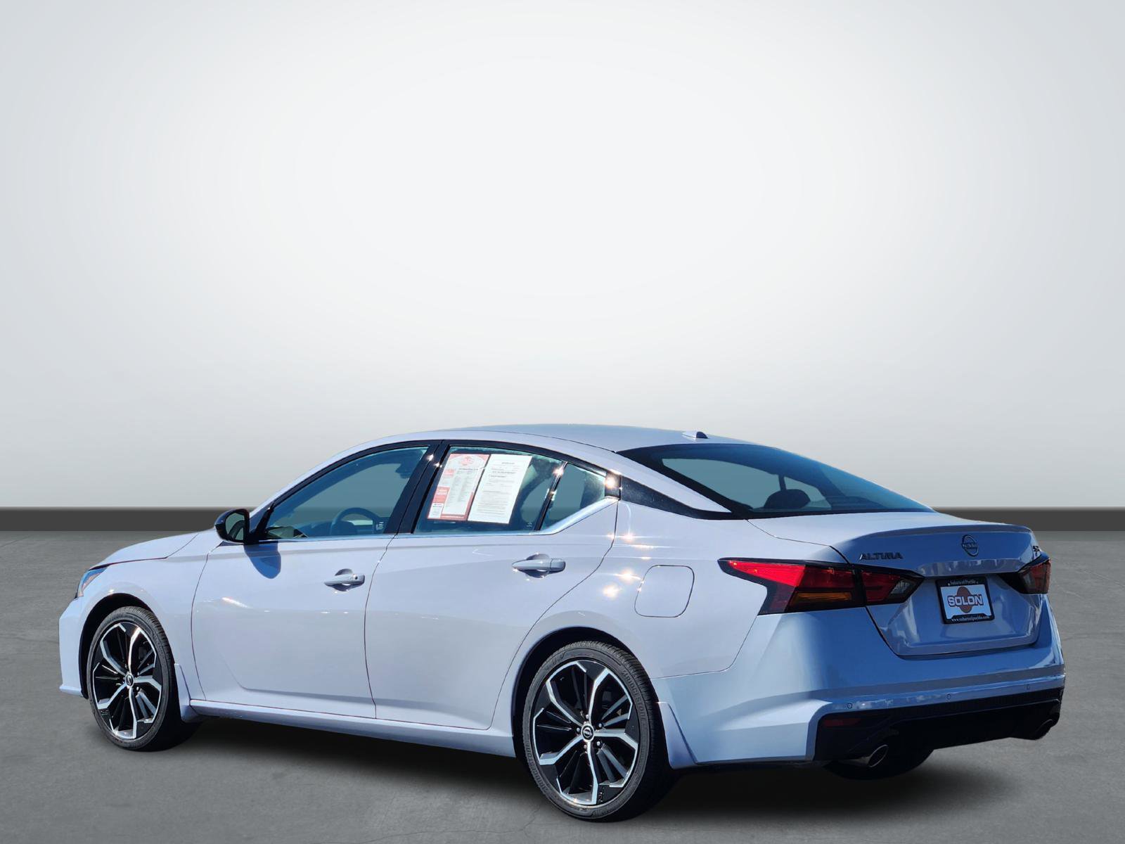 Used 2024 Nissan Altima 2.5 SR w/ SR Premium Package image 3