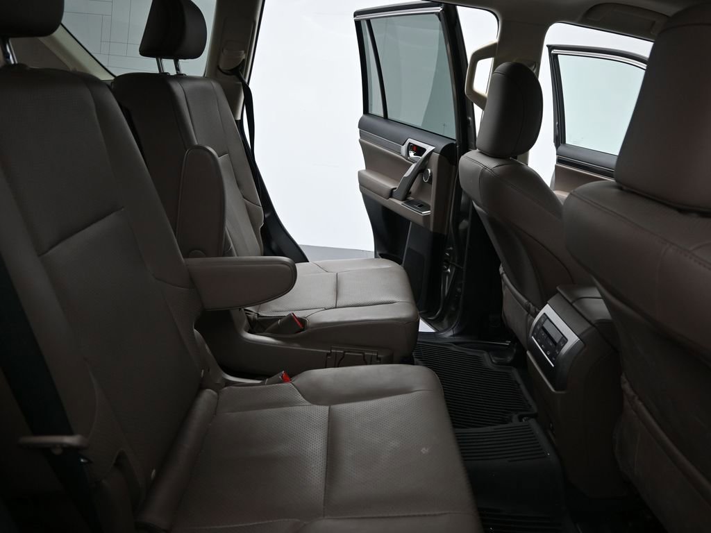 Used 2023 Lexus GX 460 Luxury w/ Sport Design Package image 13