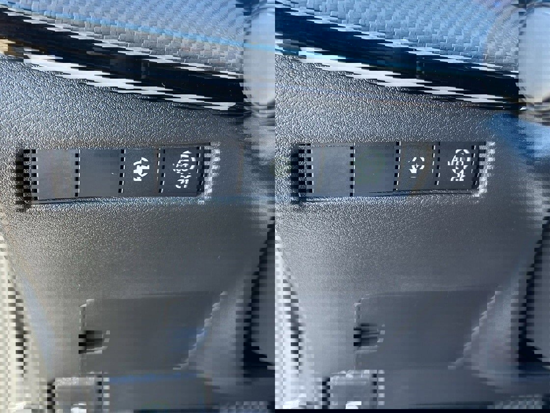 New 2025 Nissan Kicks SR image 33