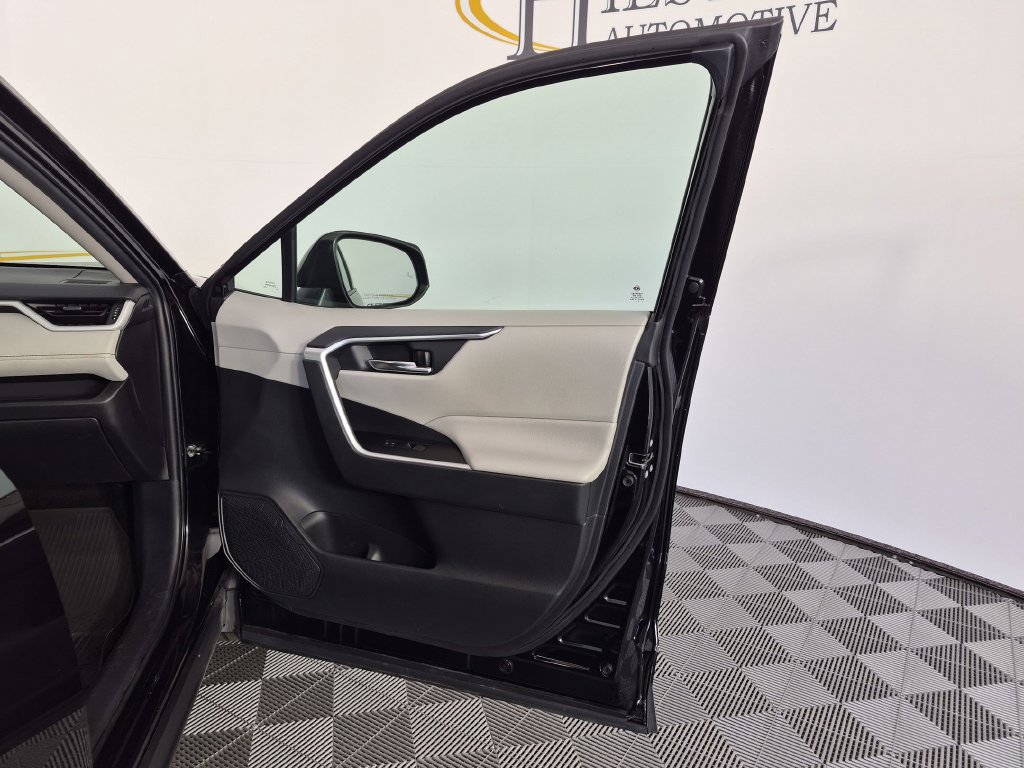Used 2021 Toyota RAV4 XLE Premium FWD image 35