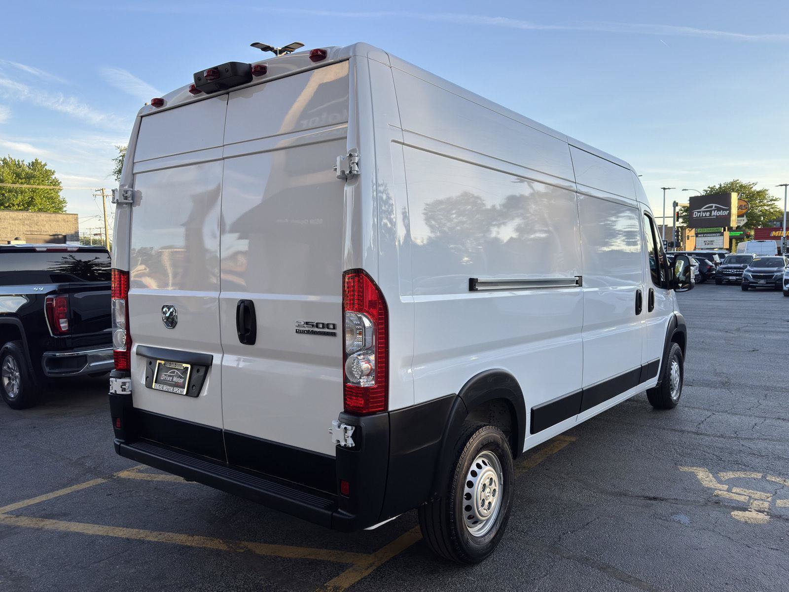 Used 2025 RAM ProMaster 2500 w/ Convenience Group FWD image 9