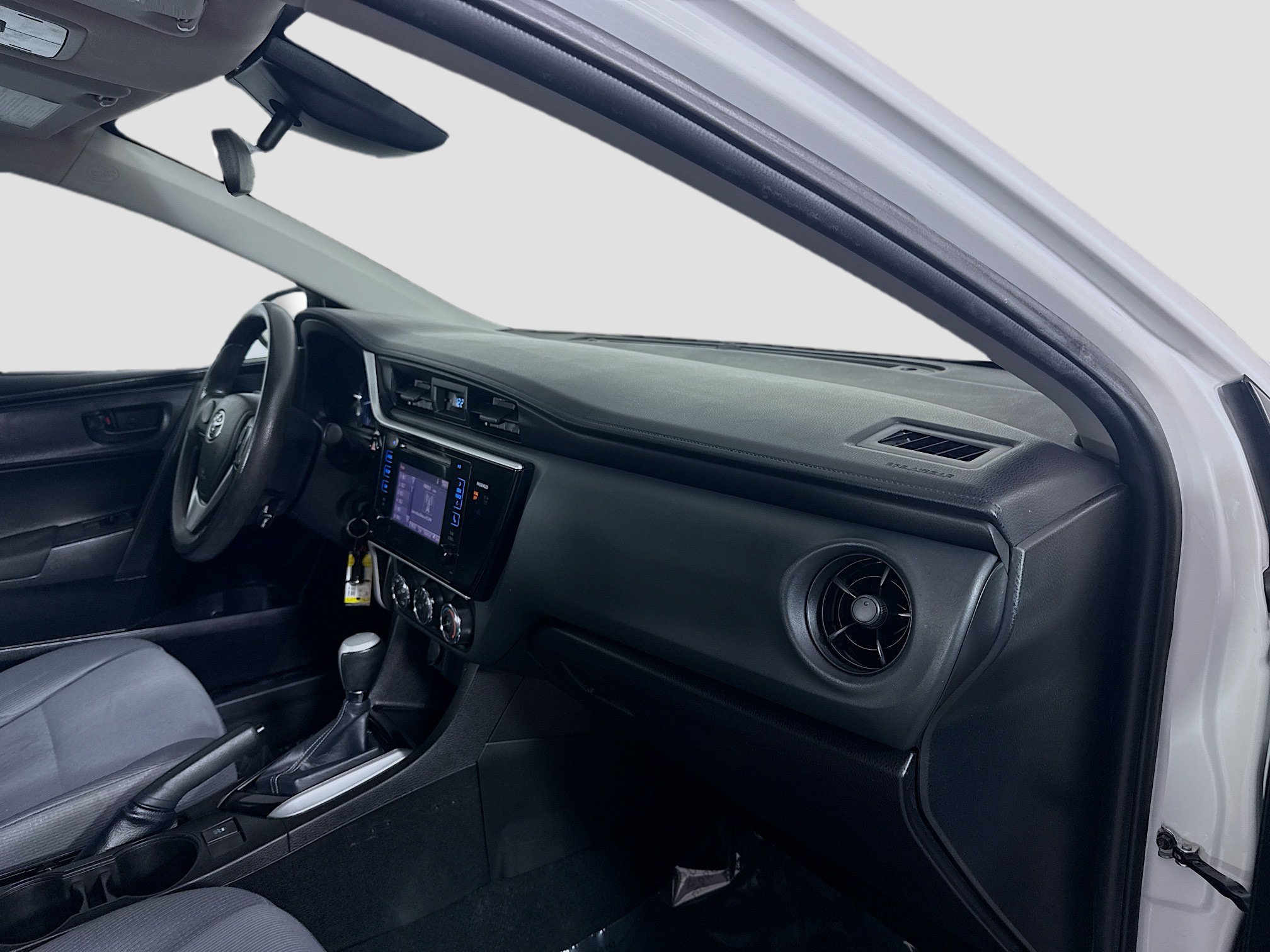 Used 2017 Toyota Corolla L w/ Carpet Mat Package (TMS) FWD image 29