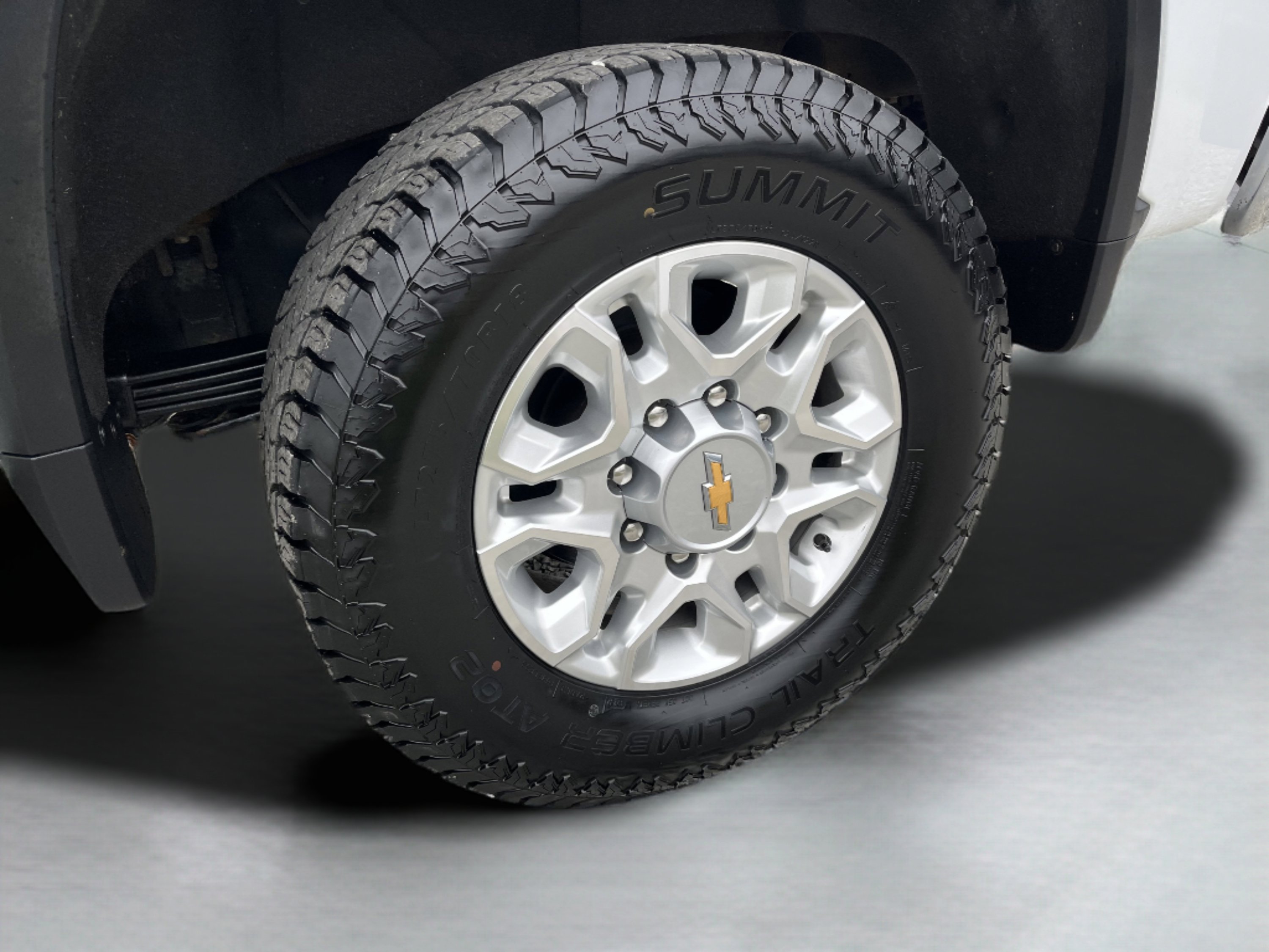 Used 2024 Chevrolet Silverado 2500 LT image 9