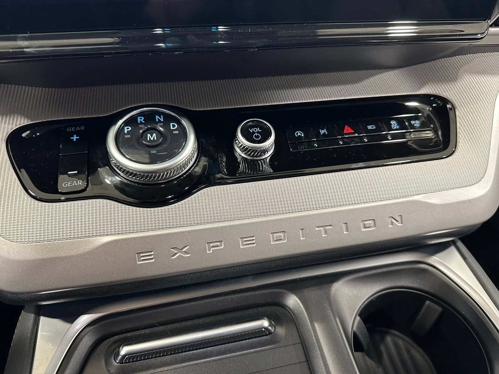 New 2025 Ford Expedition Active RWD image 17