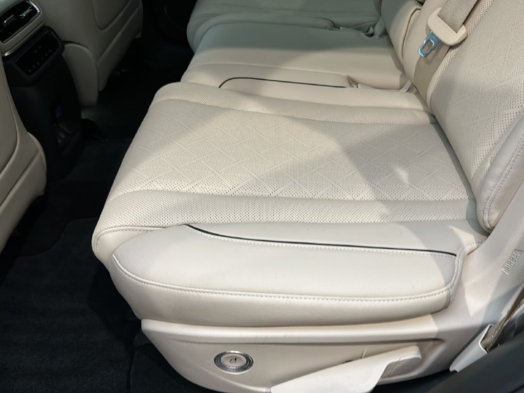 Certified 2025 Genesis GV80 2.5T Prestige AWD/4WD image 16