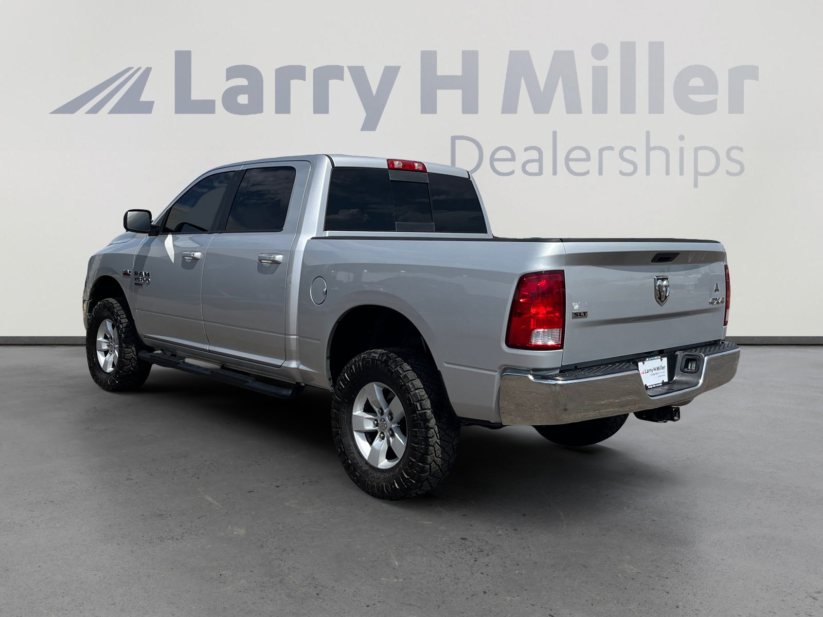 Used 2019 RAM 1500 Classic SLT image 3