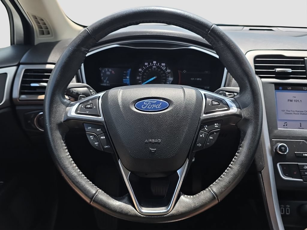 Used 2019 Ford Fusion SEL FWD image 9