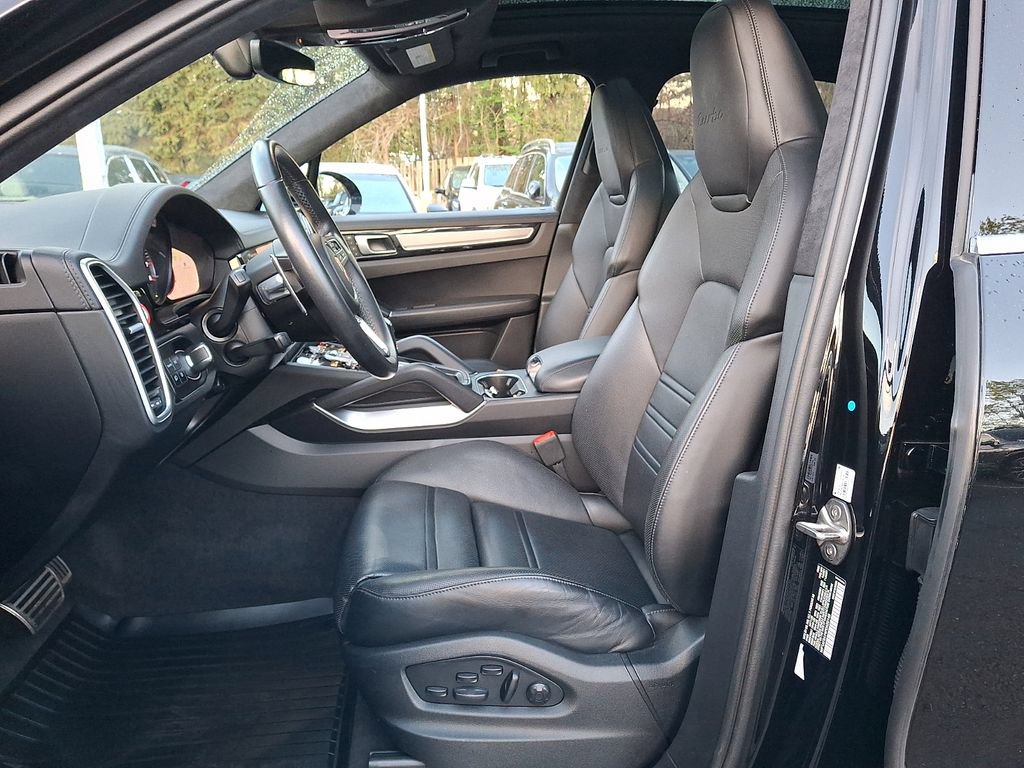 Used 2023 Porsche Cayenne Turbo AWD/4WD image 9