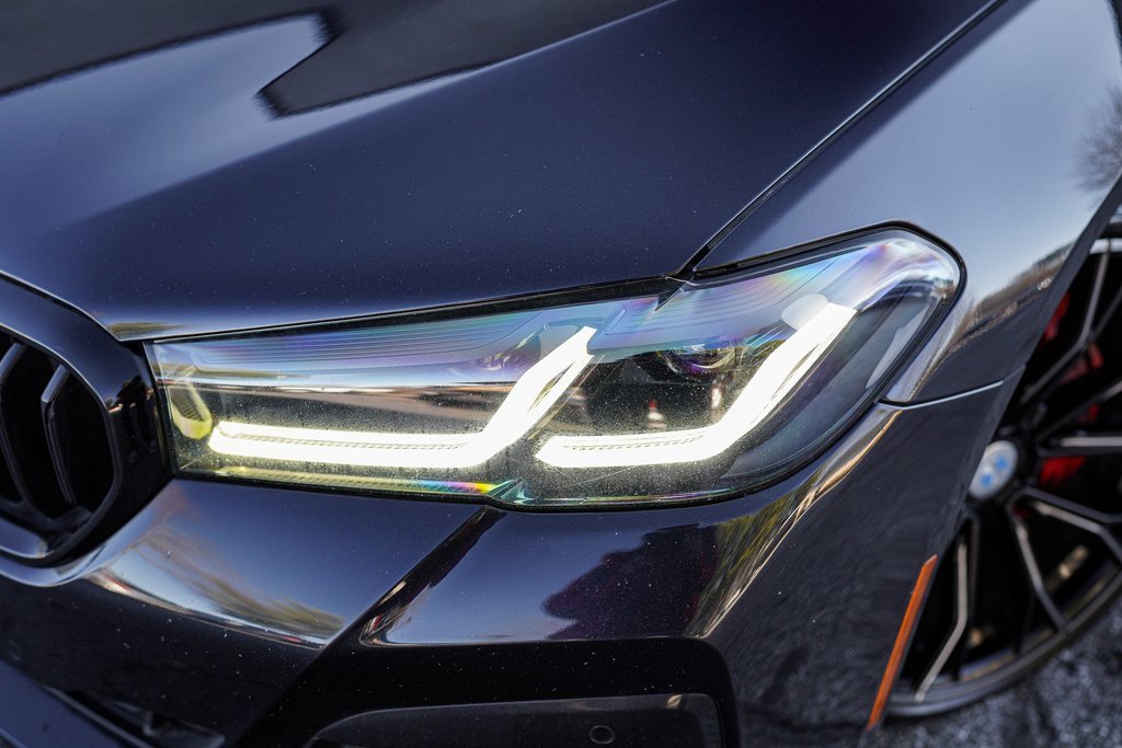 Used 2023 BMW M550i xDrive w/ Dynamic Handling Package image 3