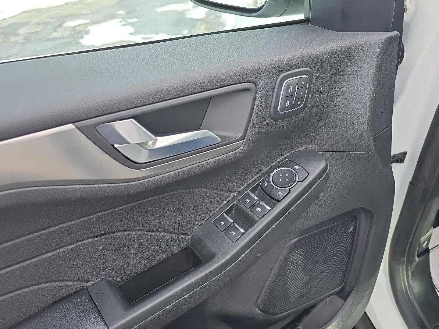 Used 2022 Ford Escape Titanium w/ Class II Trailer Tow Package image 13