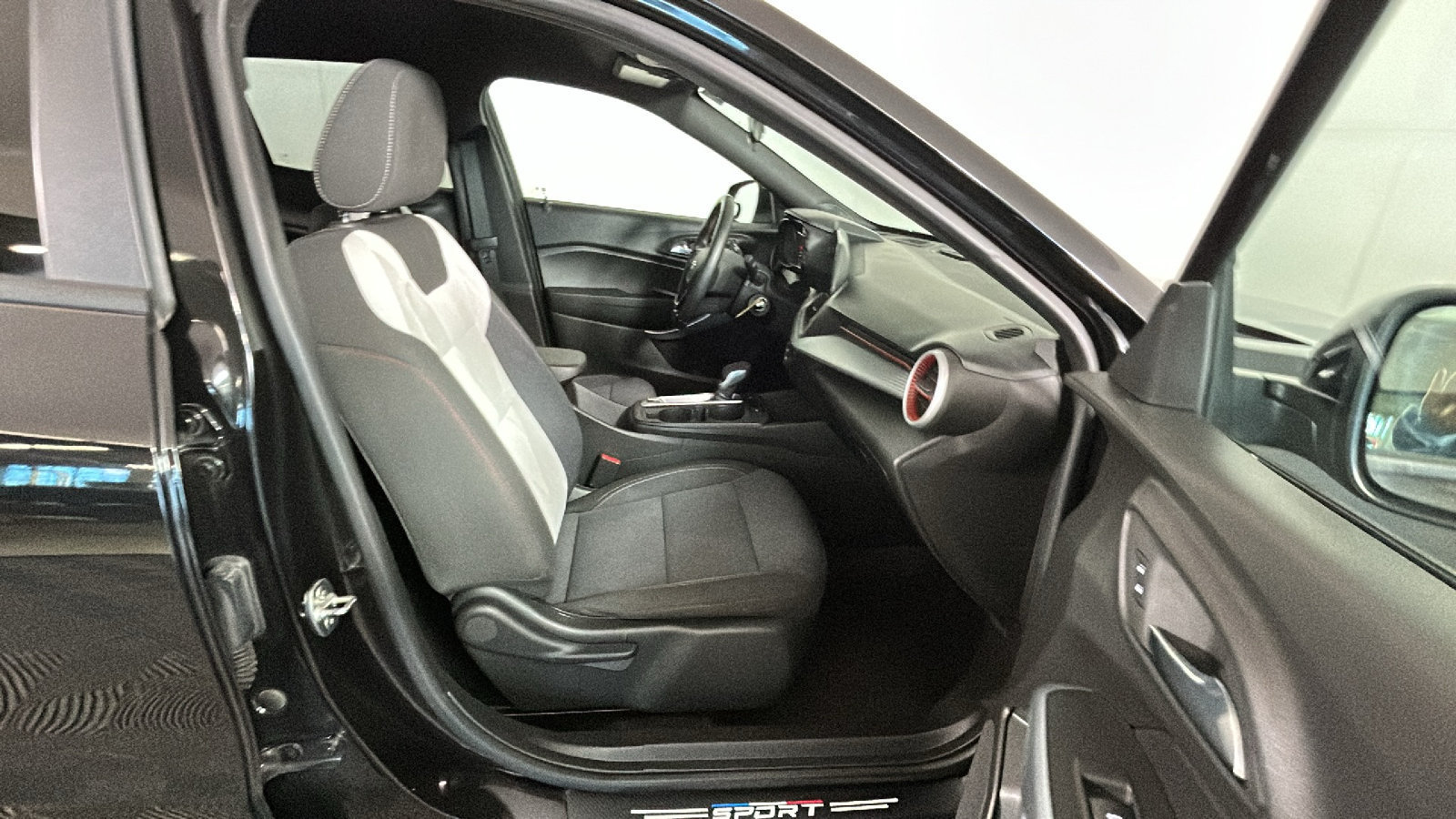 Used 2024 Chevrolet Trax RS w/ Driver Confidence Package FWD image 37