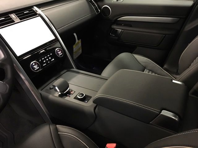 New 2024 Land Rover Discovery Dynamic SE image 12