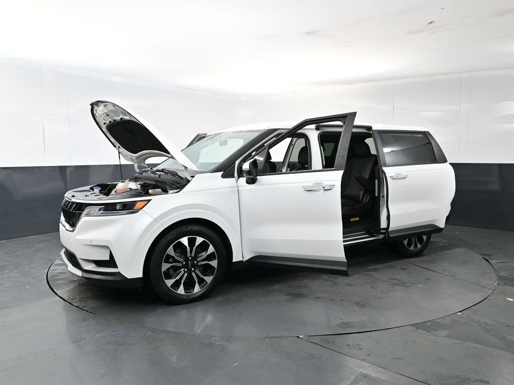 Used 2022 Kia Carnival EX FWD image 17