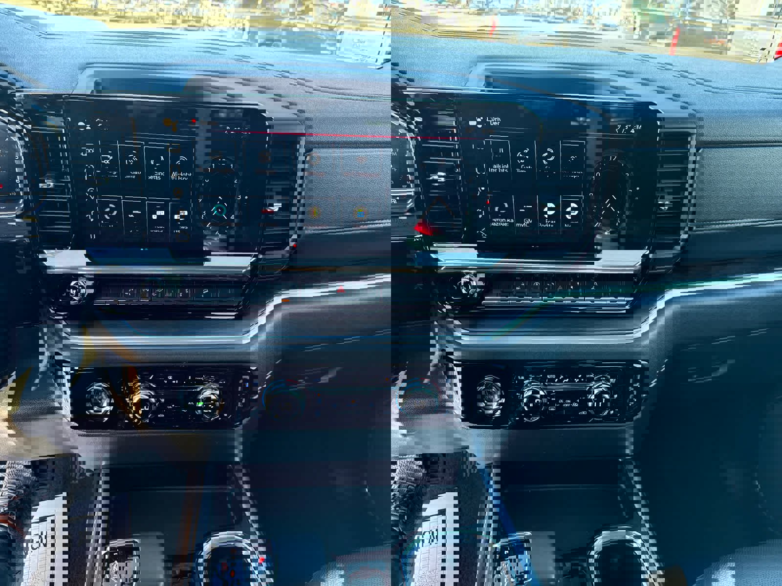 Used 2022 GMC Sierra 1500 SLT AWD/4WD image 16