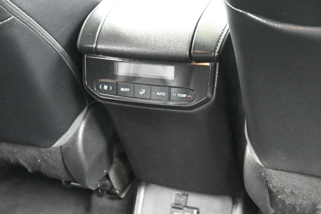 Used 2022 Toyota Highlander XLE AWD/4WD image 40