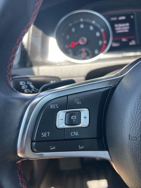 Used 2017 Volkswagen Golf 4-Door FWD image 12