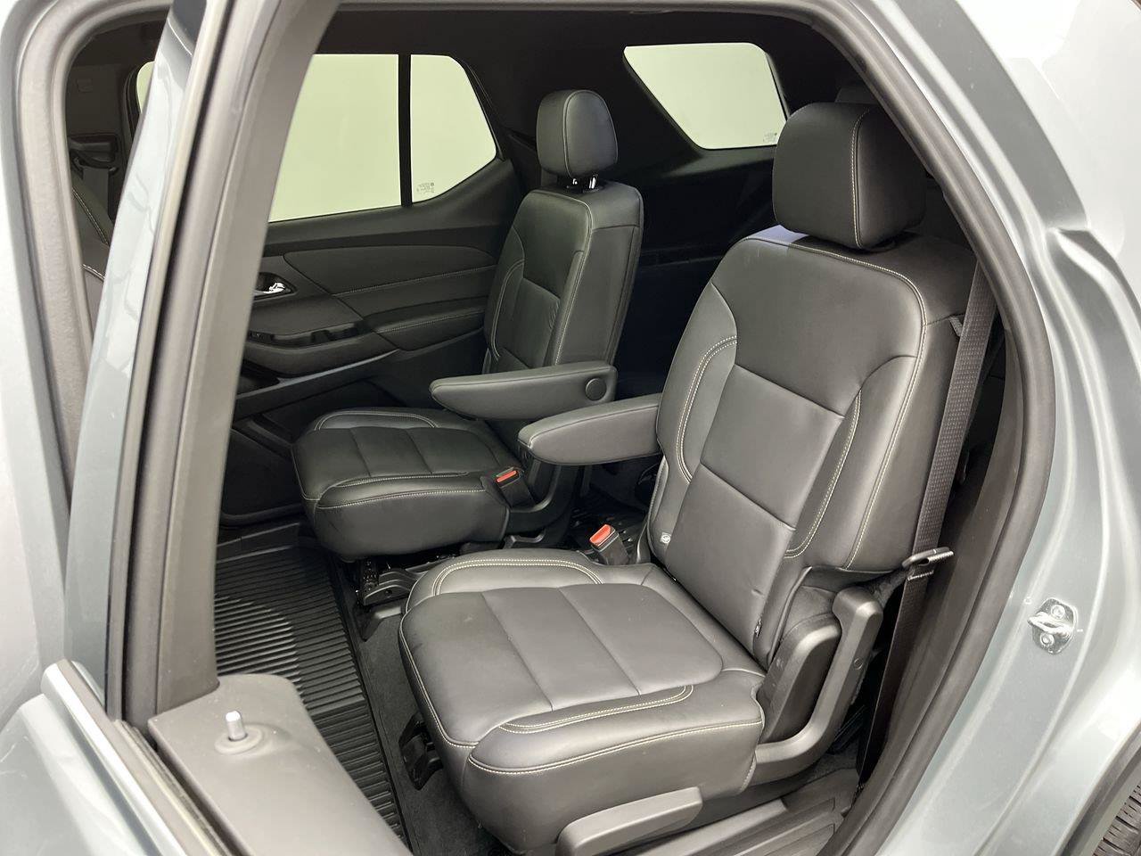 Certified 2023 Chevrolet Traverse LT w/ LT Premium Package AWD/4WD image 13