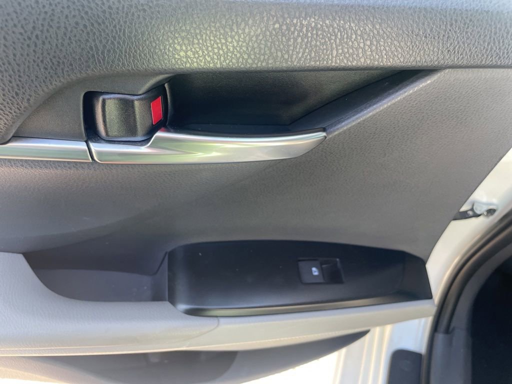 Used 2019 Toyota Camry SE FWD image 17