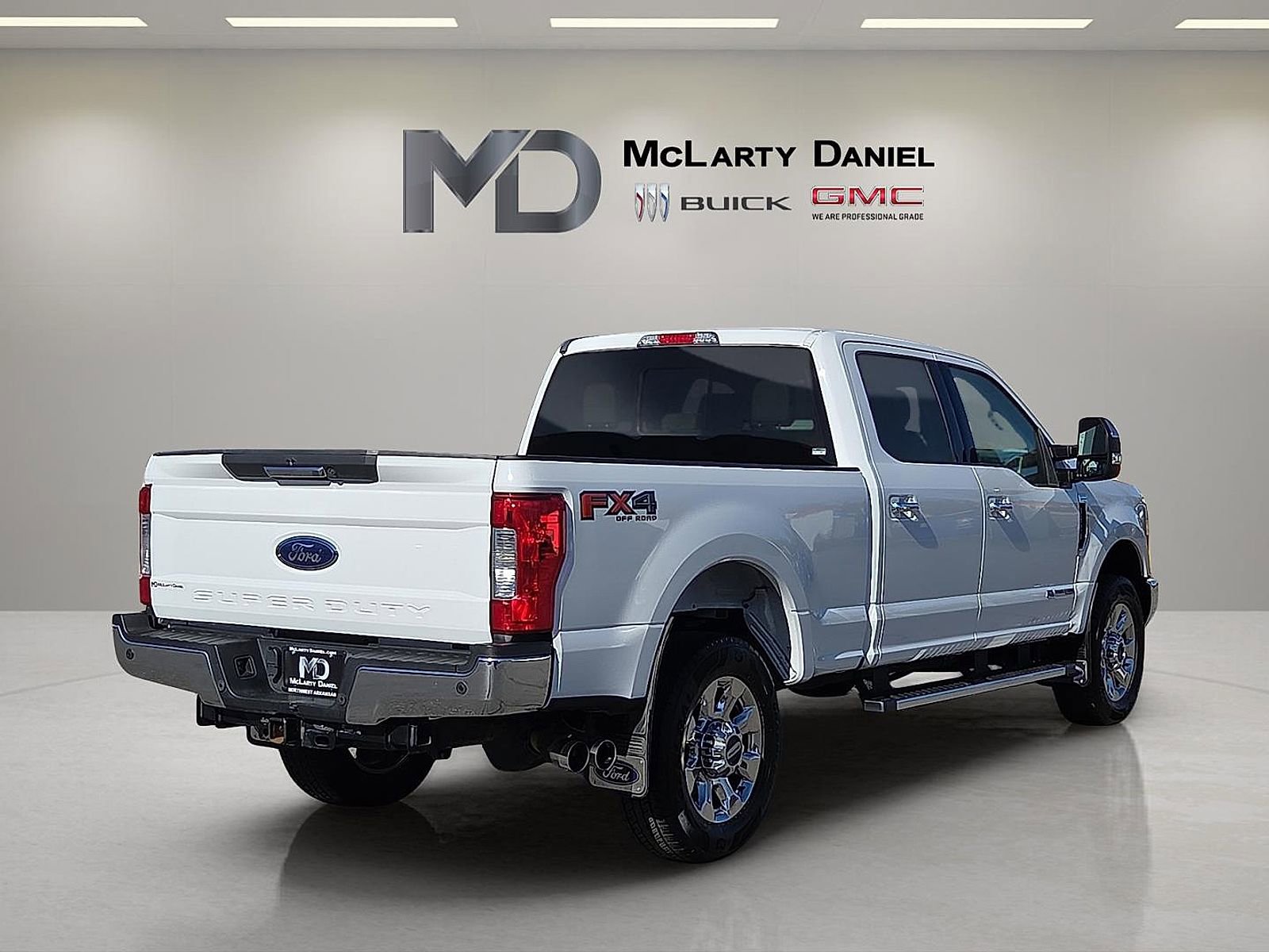 Used 2018 Ford F350 Lariat w/ Chrome Package image 5