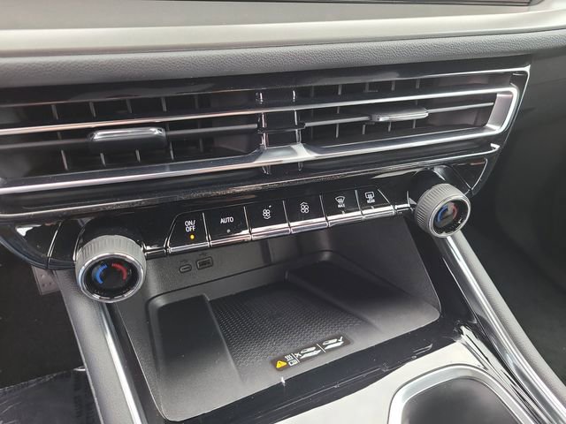 Used 2025 Chevrolet Traverse LT w/ Midnight/Sport Edition image 35