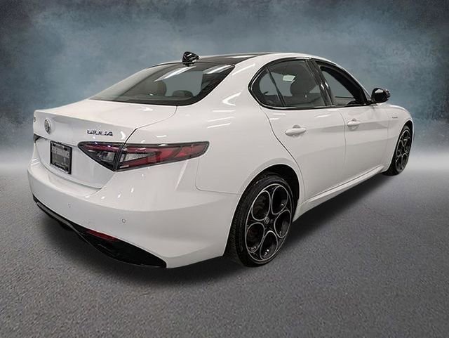 Used 2024 Alfa Romeo Giulia Veloce image 4