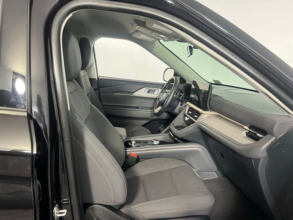 Used 2025 Ford Explorer Active image 34