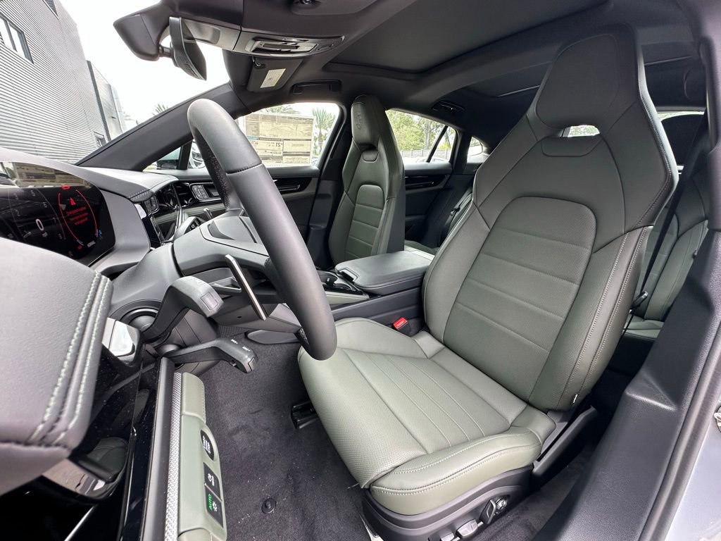 Used 2025 Porsche Panamera image 5