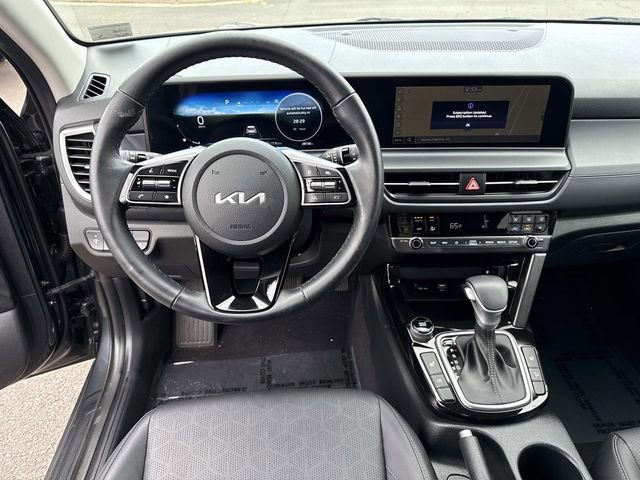 Used 2024 Kia Seltos EX FWD image 17