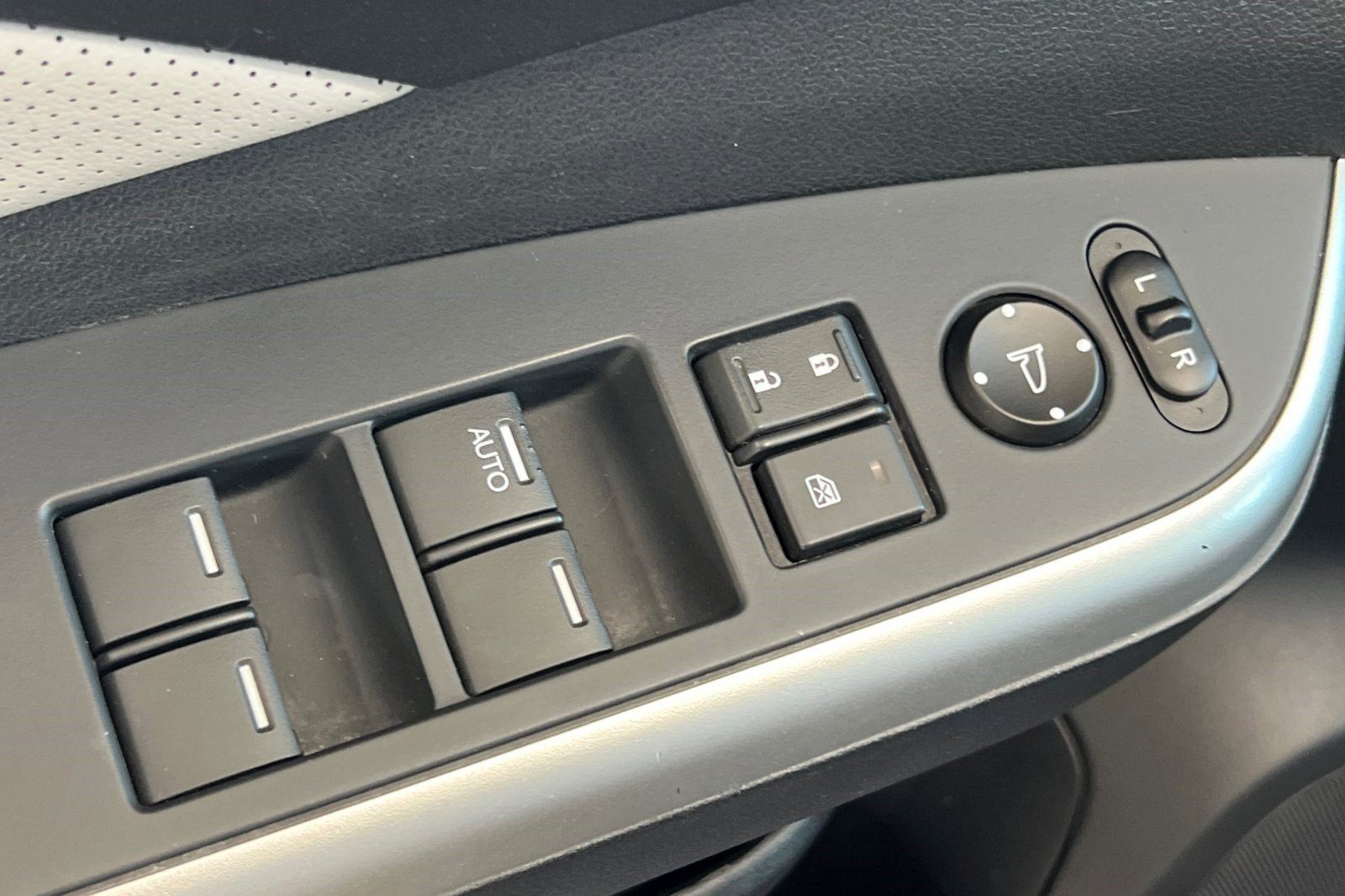Used 2016 Honda CR-V EX-L image 13