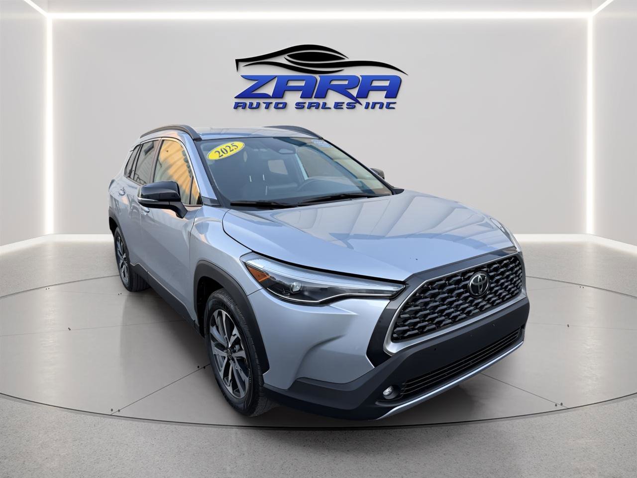 Used 2025 Toyota Corolla Cross XLE image 8