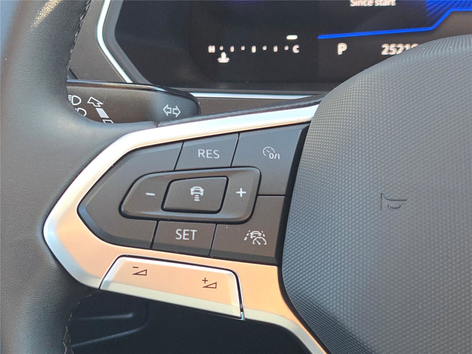 Used 2024 Volkswagen Tiguan Wolfsburg Edition image 33