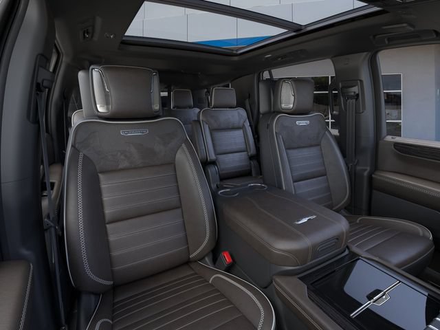 New 2026 GMC Yukon Denali Ultimate w/ LPO, Floor Liner Package AWD/4WD image 16