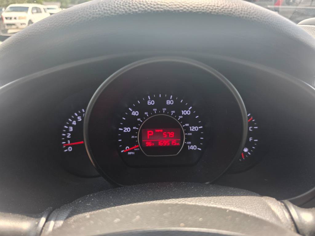 Used 2016 Kia Soul + FWD image 15