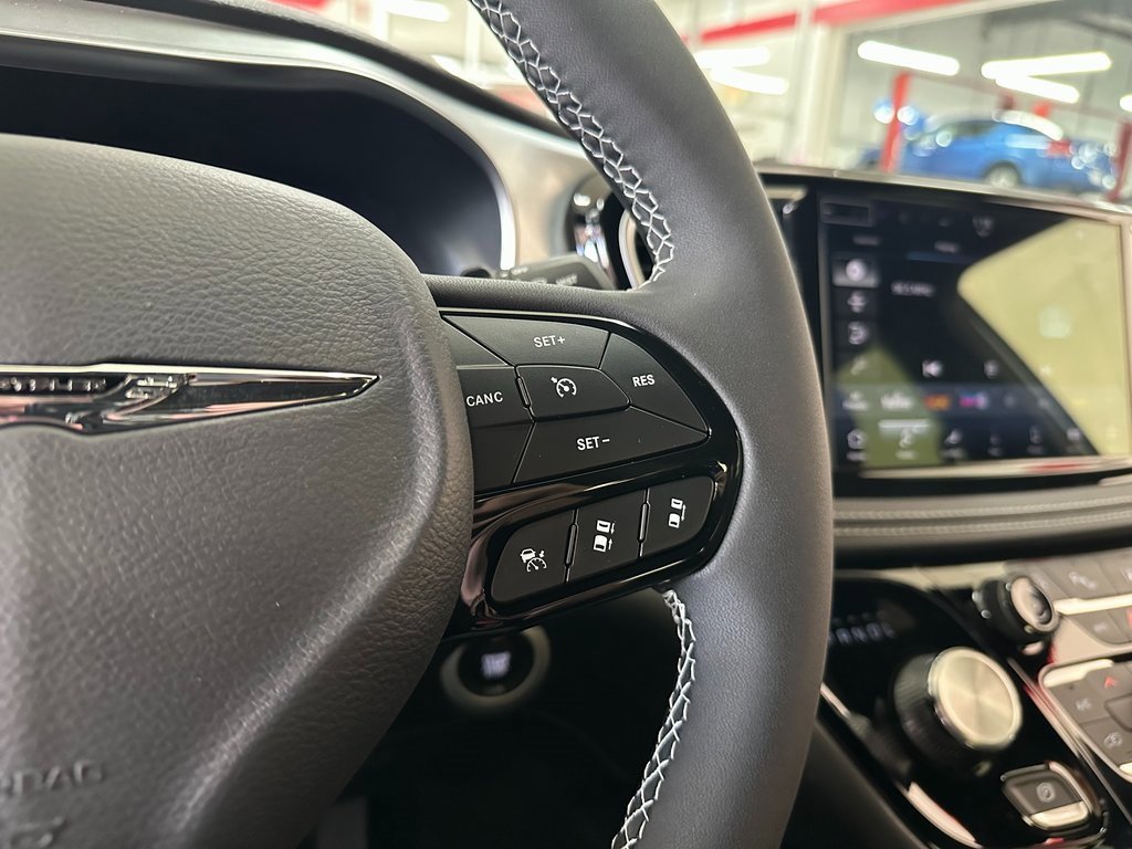 New 2026 Chrysler Pacifica Limited w/ S Appearance Package image 18