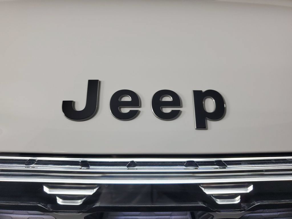Used 2026 Jeep Grand Wagoneer Limited AWD/4WD image 10