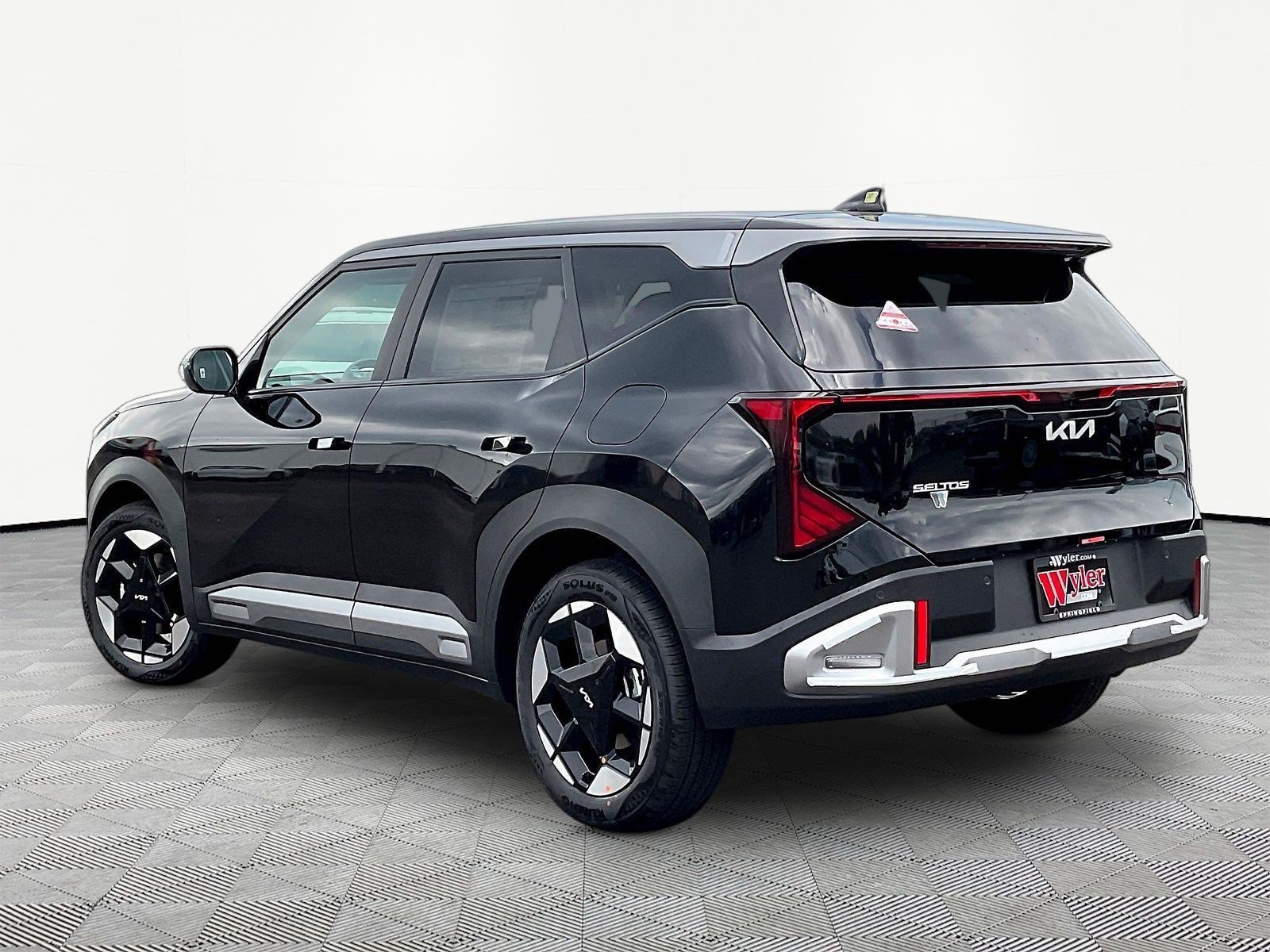 New 2027 Kia Seltos S FWD image 4
