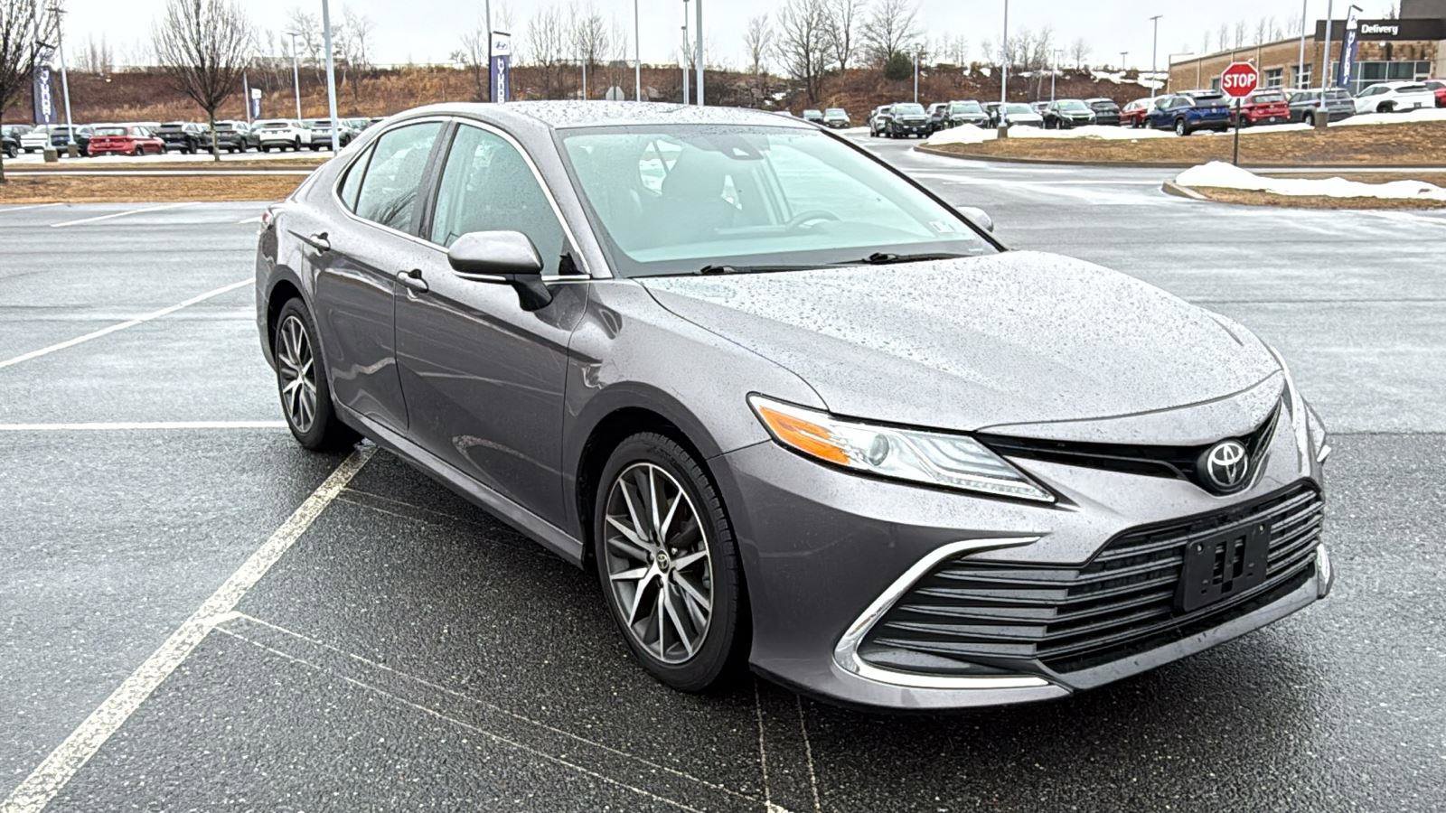 Used 2022 Toyota Camry XLE image 1