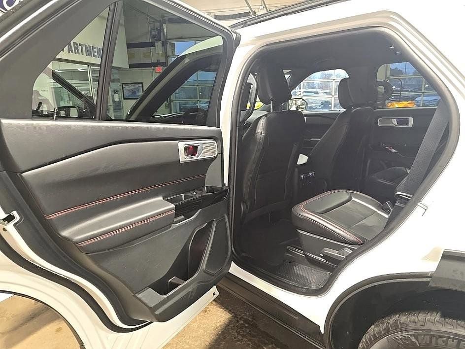 Used 2023 Ford Explorer ST-Line image 25