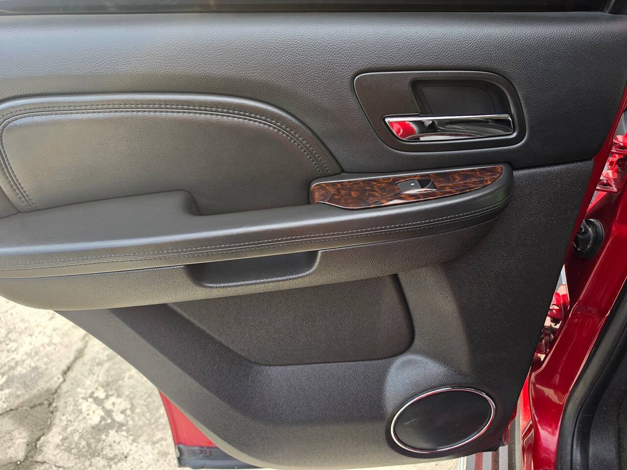 Used 2014 GMC Yukon Denali RWD image 16